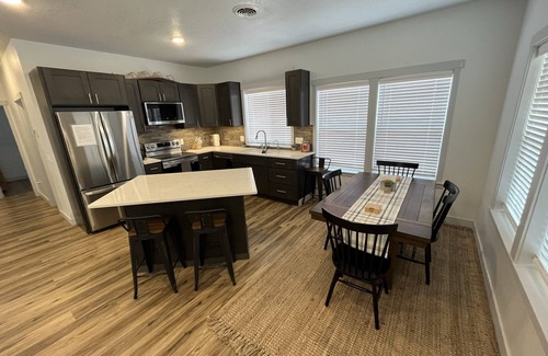 Pierre House | Beautiful Modern Lake House Along Lake Oahe.