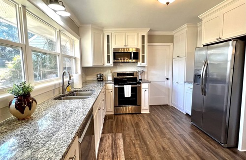Starkville House | Beautiful neighborhood home! 2 miles from campus.