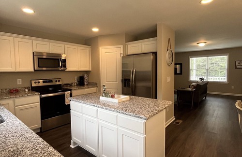 Jamestown House | Beautiful, Newer Jamestown 3 Bedroom House
