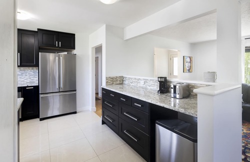 Jasper Place House | ⭐️Beautiful Oasis🌴Full House ❤️ Patio⭐️ Fence Yard ✅ Near West Edmonton Mall