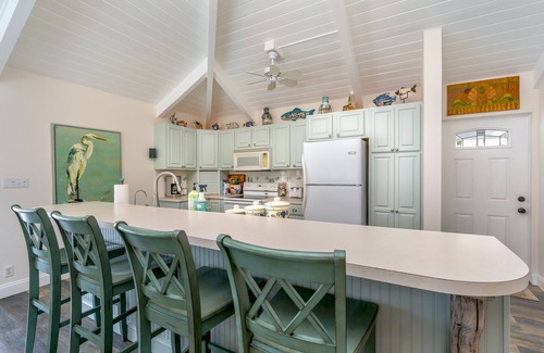 Breezeswept Beach Estates House | Beautiful Oceanfront Home on Ramrod Key - Three Lots, Dock & Poolside Tiki Bar