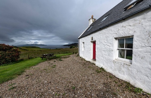 Aird of Sleat Cottage | Beautiful Old Croft House with great sea views