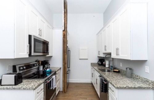 Old Port Apartment | Beautiful Old Port Apt-Downtown