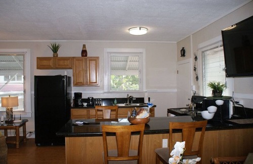 Keaukaha House | Beautiful One Bedroom AC Beach Cottage