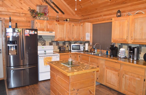 Ladysmith Cabin | Beautiful Ponderosa Pine Log Cabin - Northwoods Retreat On 10 Acres