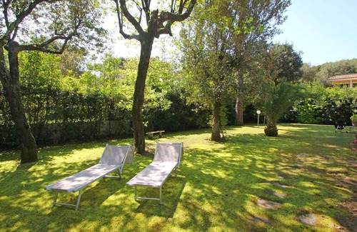 Poveromo Villa | Beautiful private villa with WIFI, A/C, TV, veranda, pets allowed, parking, close to Forte Dei Marmi