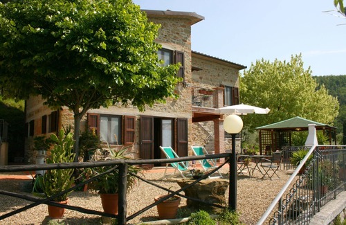 Loro Ciuffenna Villa | Beautiful private villa with private pool, WIFI, TV, pets allowed and parking, close to Arezzo