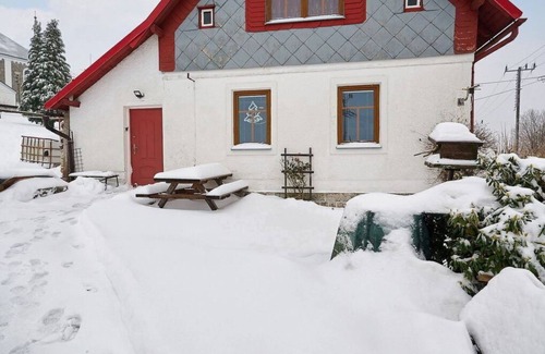 Prichovice House | Beautiful private villa for 9 people with WIFI, TV, pets allowed and parking