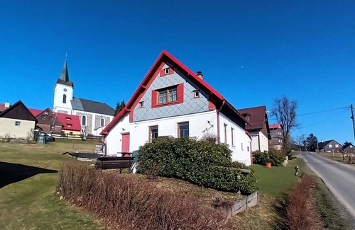 Prichovice House | Beautiful private villa for 9 people with WIFI, TV, pets allowed and parking