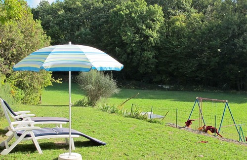 Belmontet Villa | Beautiful private villa for 6 guests with TV, terrace, pets allowed, panoramic view and parking