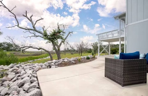 Morehead City House | Beautiful private guest house with water views