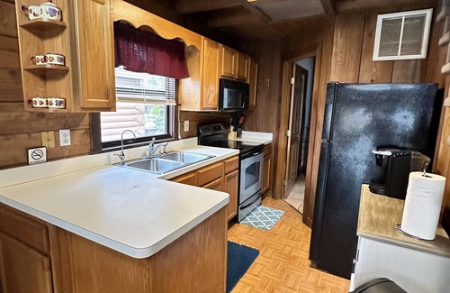 Okeechobee Cabin | Beautiful private log cabin on the water in a small cabin community.