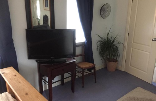 Peterborough House | Beautiful private room with Kingsize bed and large private en-suite