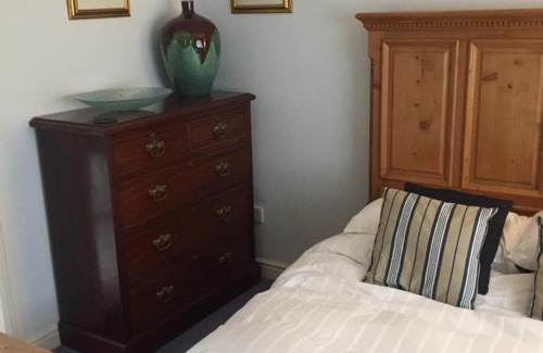 Peterborough House | Beautiful private room with Kingsize bed and large private en-suite