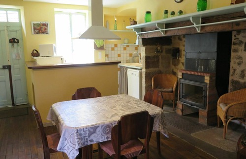 Teyssieu Villa | Beautiful private villa for 4 people with WIFI, private pool, TV, terrace, pets allowed and park.