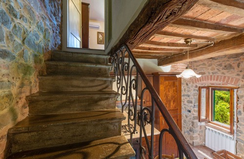 Montorgiali House | Beautiful private villa for 5 guests with WIFI, A/C, hot tub, TV, patio, pets allowed and parking