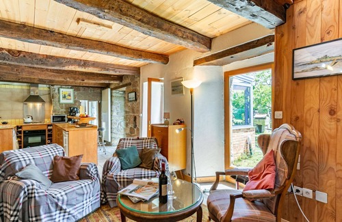 Trevignon House | Beautiful private villa for 4 guests with private pool, TV, patio, pets allowed and parking