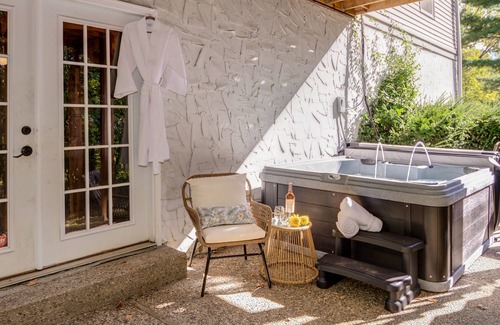 Prospect House | Beautiful Private Villa, Hot Tub near the Ohio River, Derby 2023, Bourbon Trail