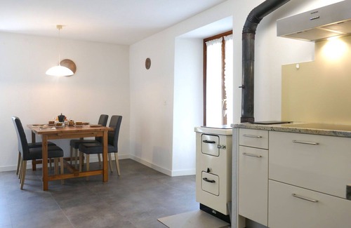 Grono House | Beautiful private villa for 5 people with WIFI, TV, patio, pets allowed and panoramic view