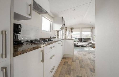 Linden House | Beautiful private villa for 4 people with WIFI, TV, terrace and parking