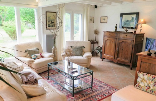 Losse Villa | Beautiful private villa for 6 guests with WIFI, A/C, private pool, TV, terrace and parking