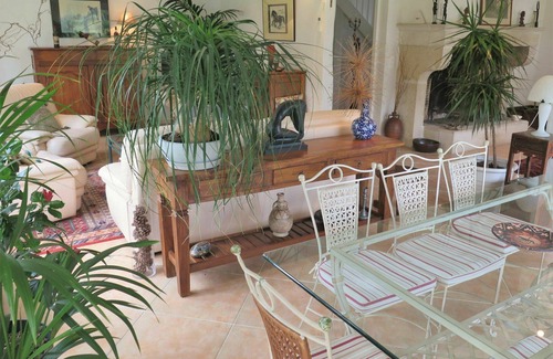 Losse Villa | Beautiful private villa for 6 guests with WIFI, A/C, private pool, TV, terrace and parking