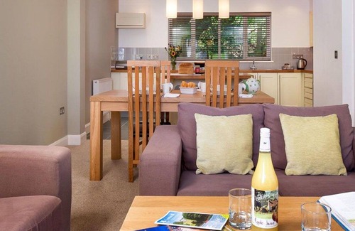 Carnon Downs House | Beautiful private villa for 4 people with pool, WIFI, TV, pets allowed and parking