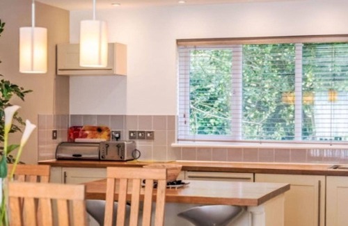 Carnon Downs House | Beautiful private villa for 4 people with pool, WIFI, TV, pets allowed and parking