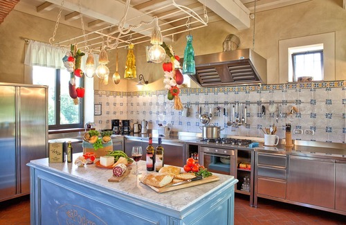 Porrena Villa | Beautiful private villa with private pool, WIFI, TV, patio, pets allowed, panoramic view and par.