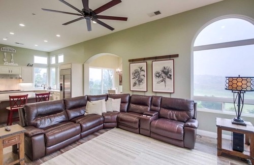 Kit Carson House | Beautiful property overlooking vineyards and golf course. Lots of amenities!