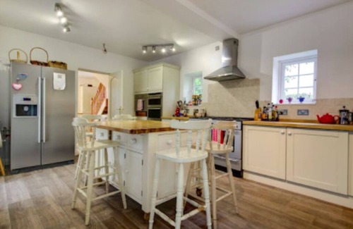Kneesall House | Beautiful Rambling Cottage for 14 in Nottinghamshire