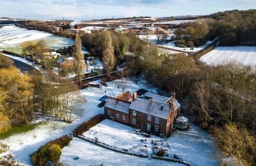 Kneesall House | Beautiful Rambling Cottage for 14 in Nottinghamshire