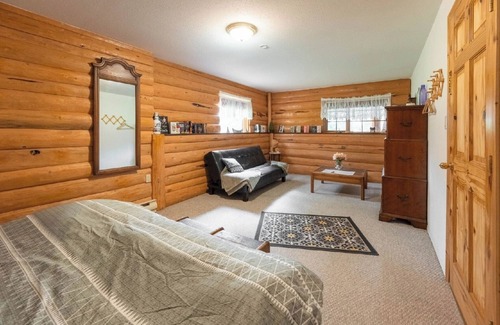 Deka Lake Bed & Breakfast | Beautiful Ranch stay for up to 10 people