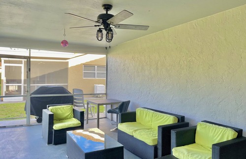 North Lauderdale House | Beautiful Relaxing 3 Bedroom & 2 Bathroom Home