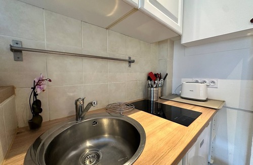 Thiers Apartment | Beautiful renovated studio carré d'or