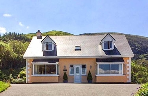 Kells House | Beautiful Ring of Kerry Residence with Ocean Views