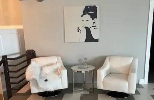 Boardman Apartment | Beautiful, Roomy, Contemporary Loft Apartment Located Above a Luxury Day Spa!