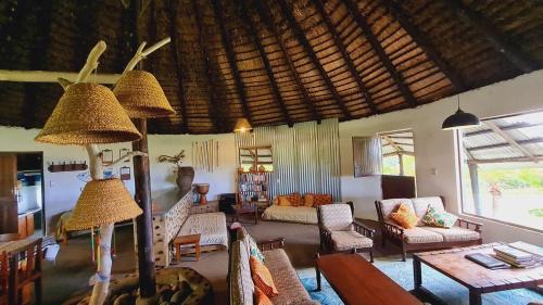 Buffalo City House | Beautiful rustic sea cottage, 2km Kob Inn