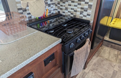 Grants Pass House | Beautiful RV Motorhome sleeps 6/Pet Friendly