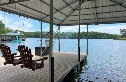 Double Springs House | Beautiful RV on Smith Lake