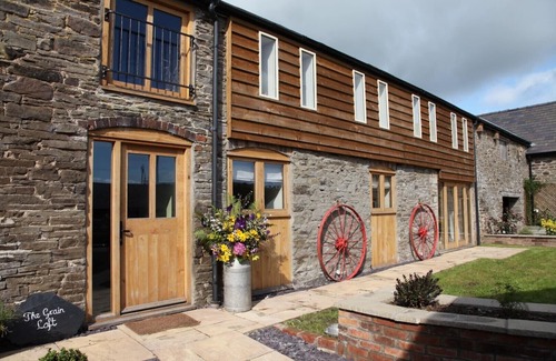 Newcastle-on-Clun House | Beautiful, spacious and unique barn in the heart of the Shropshire countryside