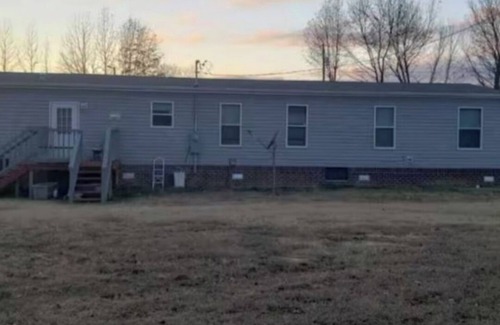 Brownsville House | Beautiful, spacious, home perfect for a quiet getaway & all your comfort needs.
