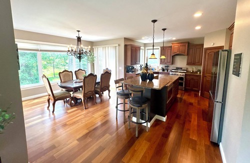 Cedar Rapids House | Beautiful & Spacious 6-bedroom house with Entertainment