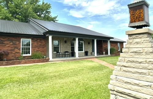 De Mossville House | Beautiful, spacious, country home. Close to The Ark! Hot-Tub! Pet-Friendly!