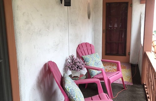 Downey Apartment | Beautiful studio with nice jacuzzi and steam bath in the shower