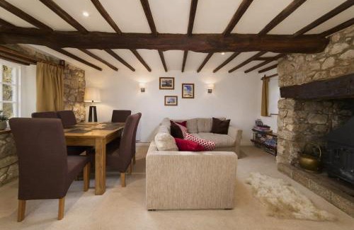 Newton Abbot House | Beautiful Thatched Cottage in Heart of Dartmoor