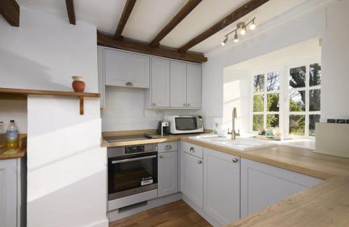Newton Abbot House | Beautiful Thatched Cottage in Heart of Dartmoor