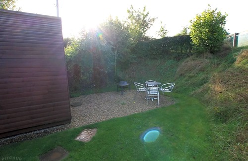 Winterbourne Stoke Cabin | Beautiful Twin Glamping Pod in Salisbury