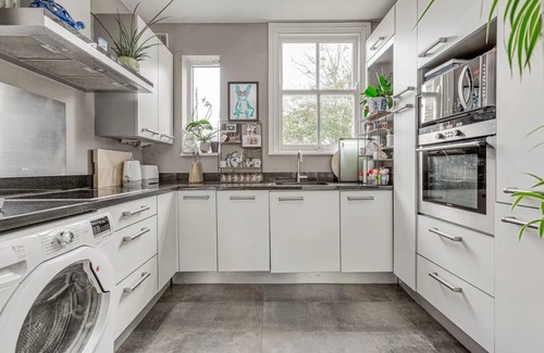 Fulham Broadway House | Beautiful Victorian in West Kensington. 3 Beds, 2.5 bath and a large terrace.