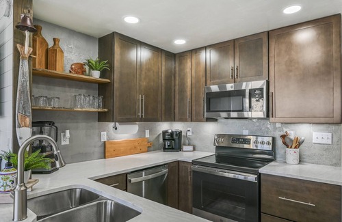Holiday Isle Condo | Beautiful View of Destin Harbor Retreat. 1 bedroom/1 bath.